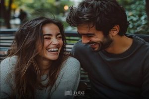 ژست در حال خندیدن با هم