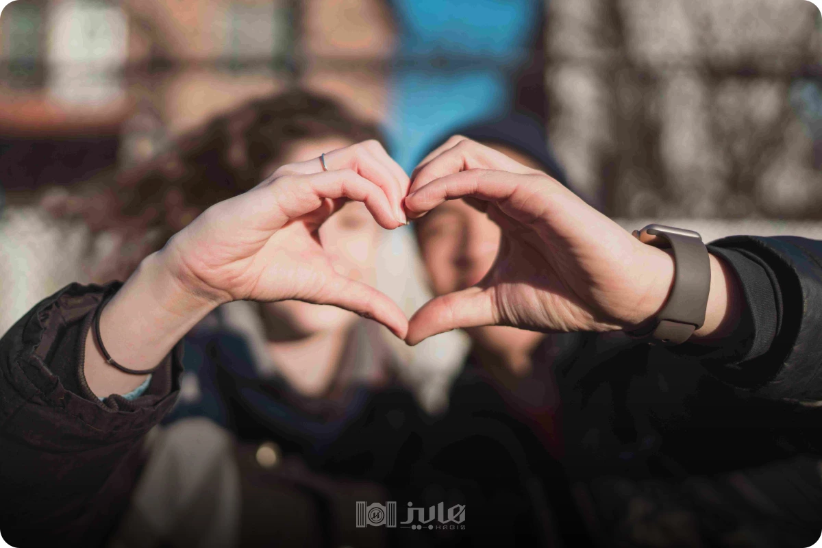 ایده عکاسی ولنتاین در آتلیه، ژست عکاسی ولنتاین از دست ها