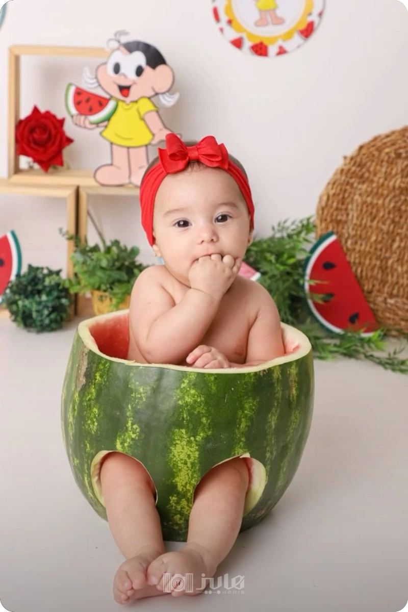 ژست عکاسی کودک یلدایی؛ عکس یلدایی نوزاد با هندونه
