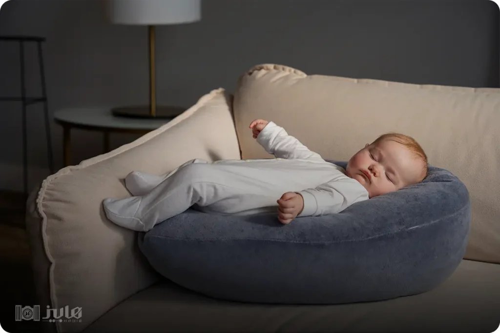  ژست عکس کودک در منزل