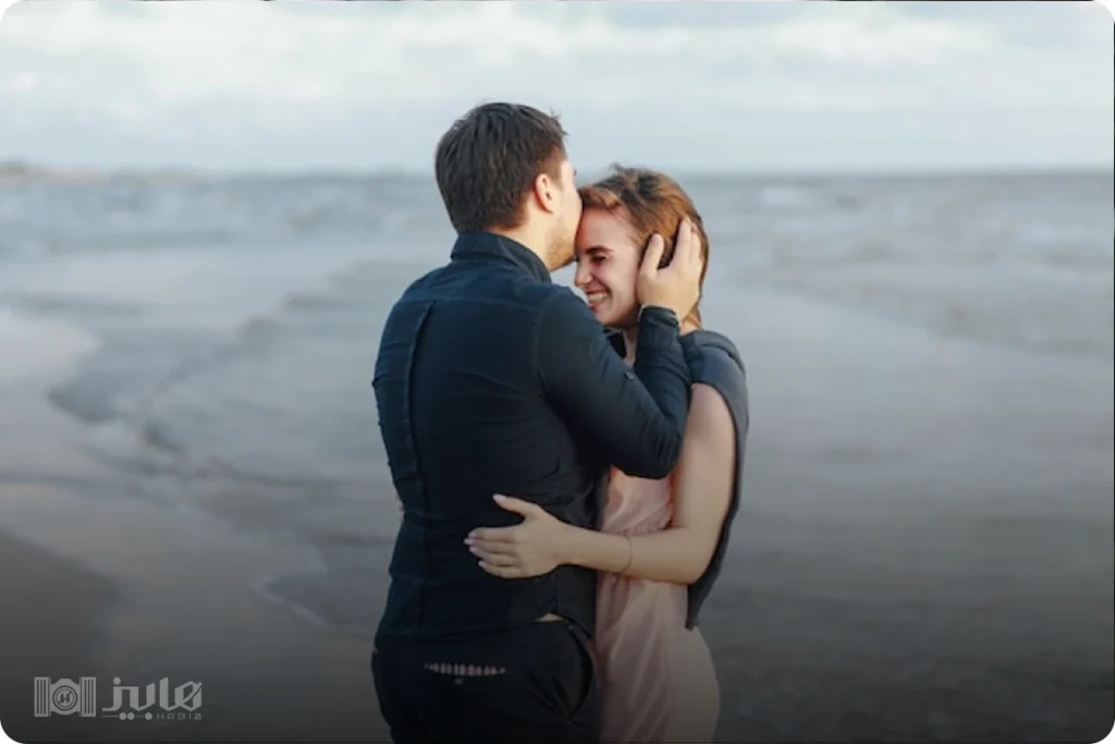 ژست عکاسی دونفره بوسه روی پیشانی