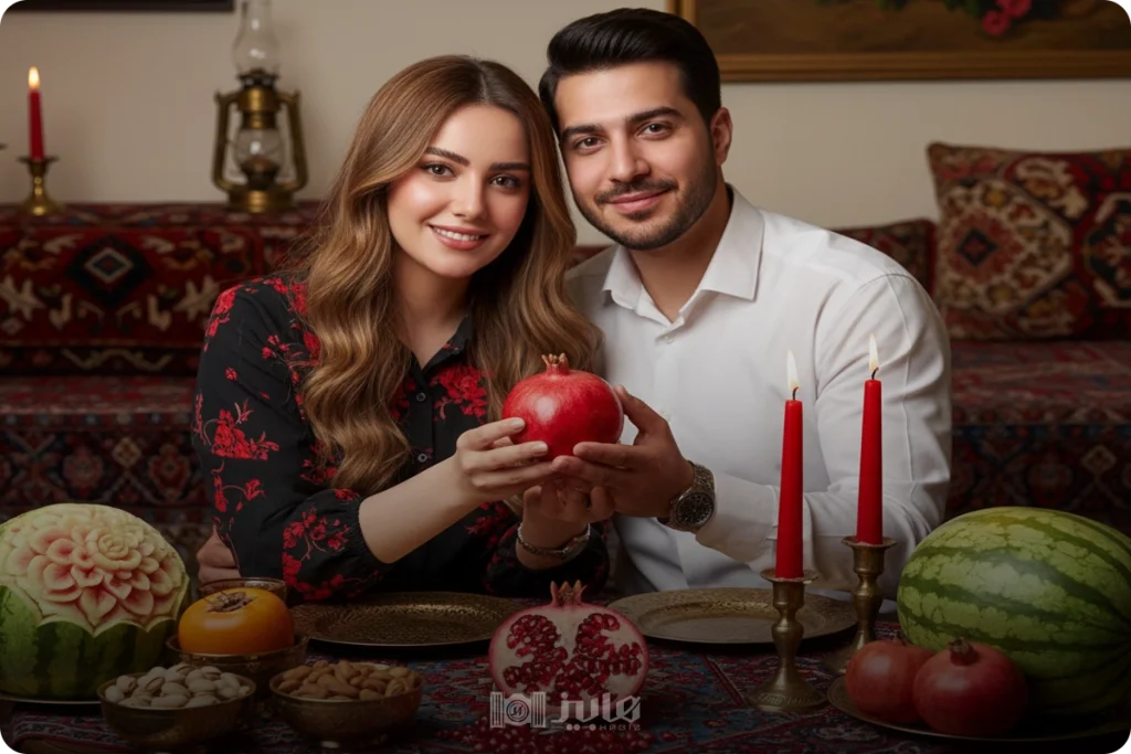 ژست عکس عاشقانه با انار شب یلدا